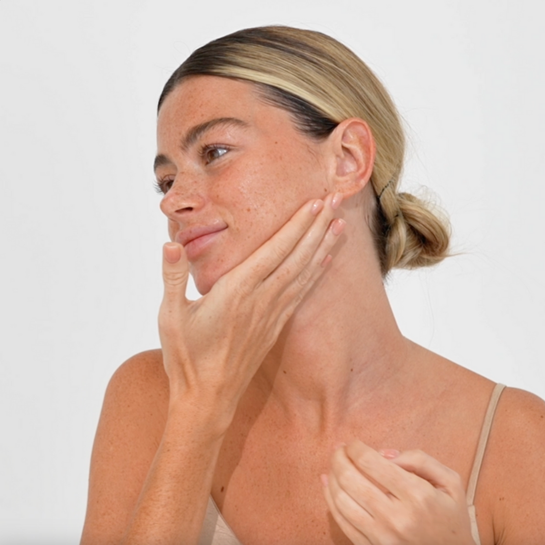 Peau Terne et Moral en Baisse ? Nos Astuces pour Rebooster Ton Éclat et Ton Énergie 🌟